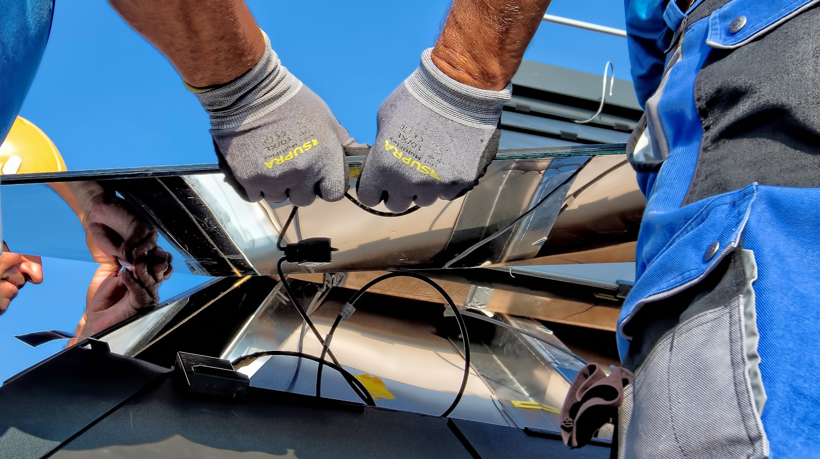 İzmir mesken çatısında 10 kWp GES kurulumu, güney yönelimli panel dizilimi, OPA Mühendislik